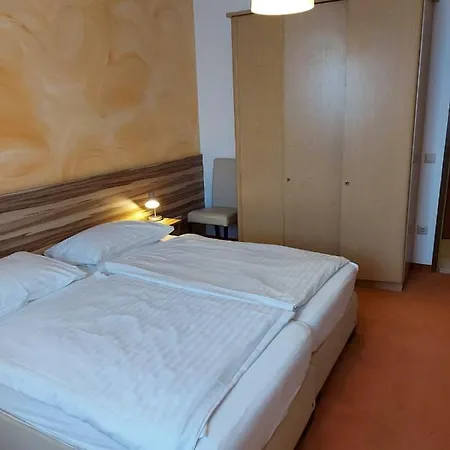 Claudia Nocleg ze śniadaniem 3*